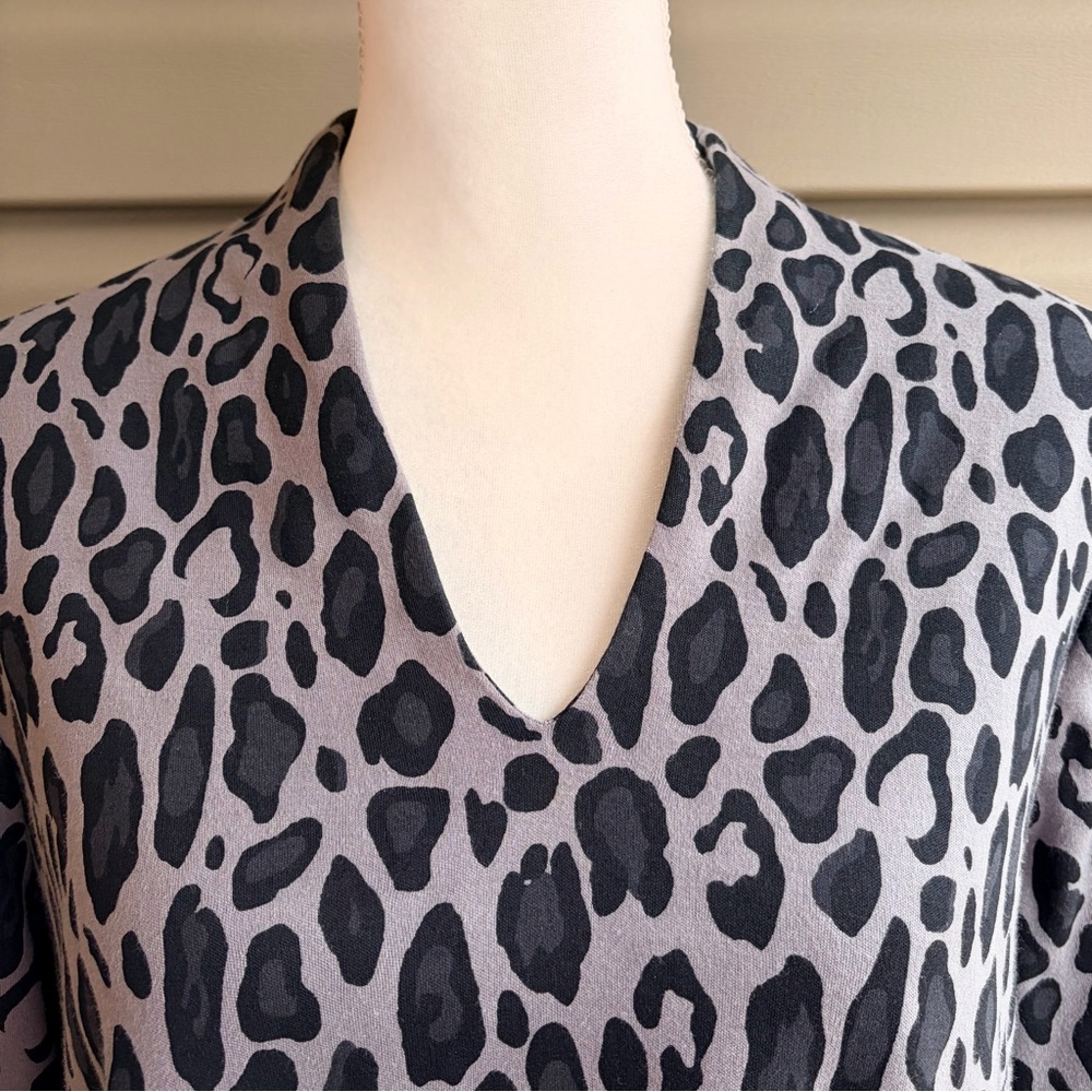 •Chico's• Knit Animal Print Tunic Length Top - Size Large (Chico’s Size 2) - Picture 3 of 7